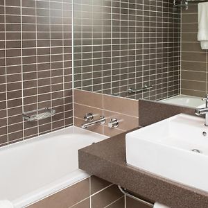 Standaard Kamer met een Queen Size Bed met de Toegang voor Gehandicapten